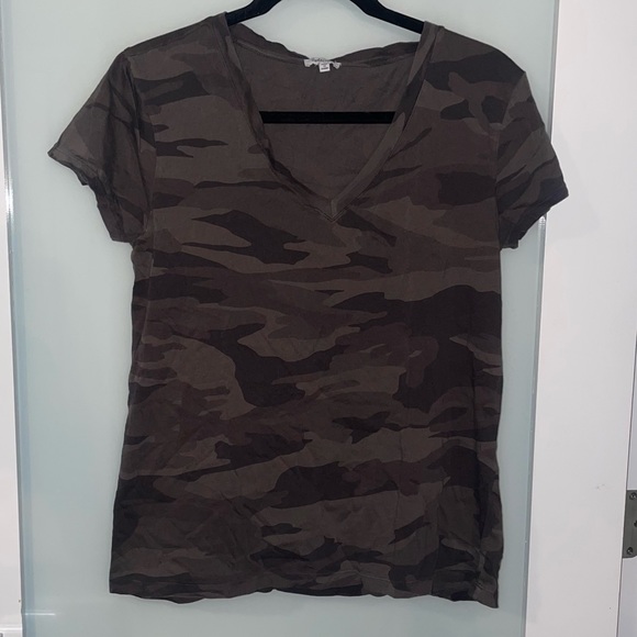 SPLENDID Womens KATE V-NECK T-SHIRT MEDIUM OLIVE BROWN CAMO - Picture 3 of 5